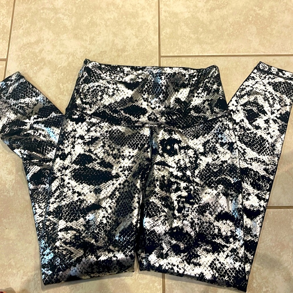 Love her Shop silver metallic snake skin leggings